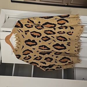 Cheetah  sweater  with  vut ip fringe edge